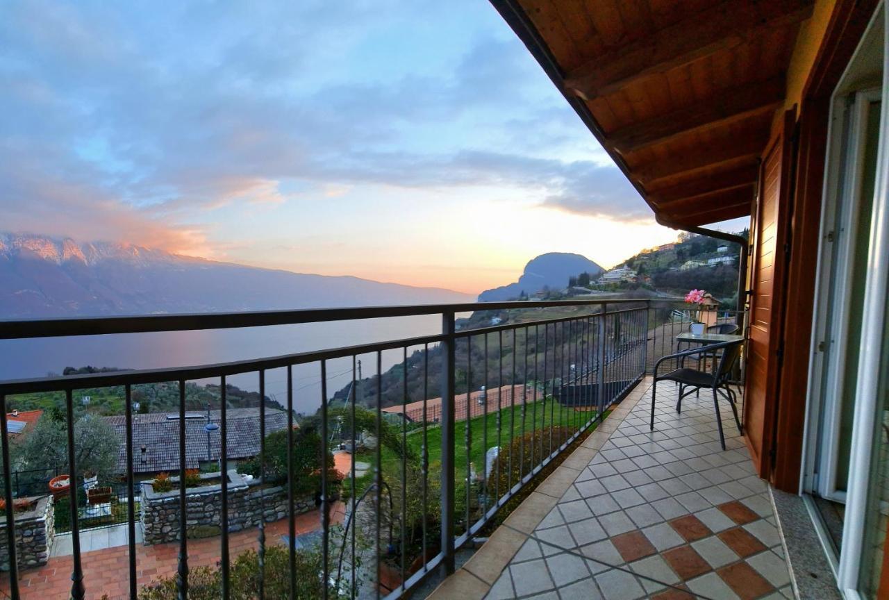 Casa Elka Residence Lake View And Pool By Garda Domus Mea Pieve  Exteriér fotografie